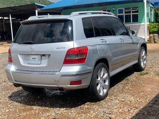 A picture of Distress sales Mercedes Benz Glk350 Non4matic Full2010 11model Ac everything