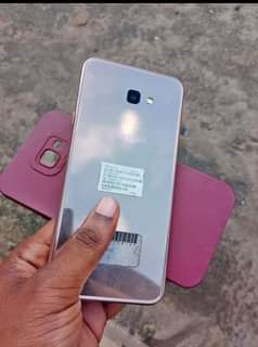 A picture of Samsung j4 