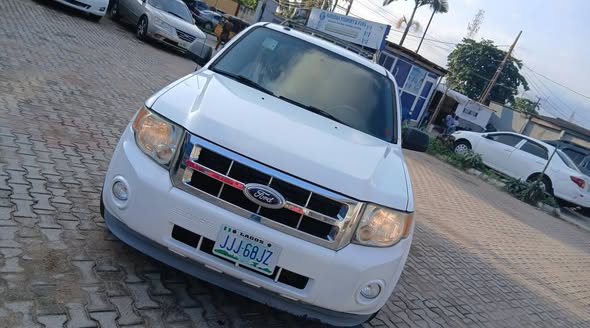 A picture of Ford escape xlt 2010