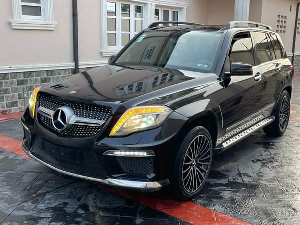 A picture of WOW This is fully loaded M Benz 2010 model fully