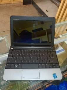 A picture of Dell min laptop ram2gb disk 250gb