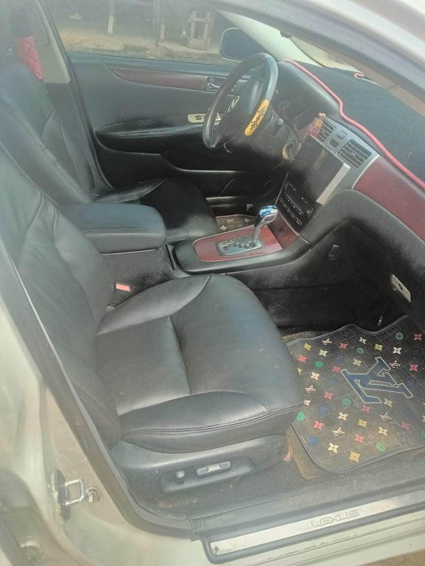 A picture of Lexus ES330 2004 at a distressed sale