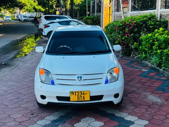 A picture of TOYOTA IST NEW