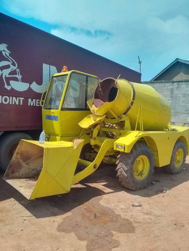 A picture of Concrete mixer machine for hired