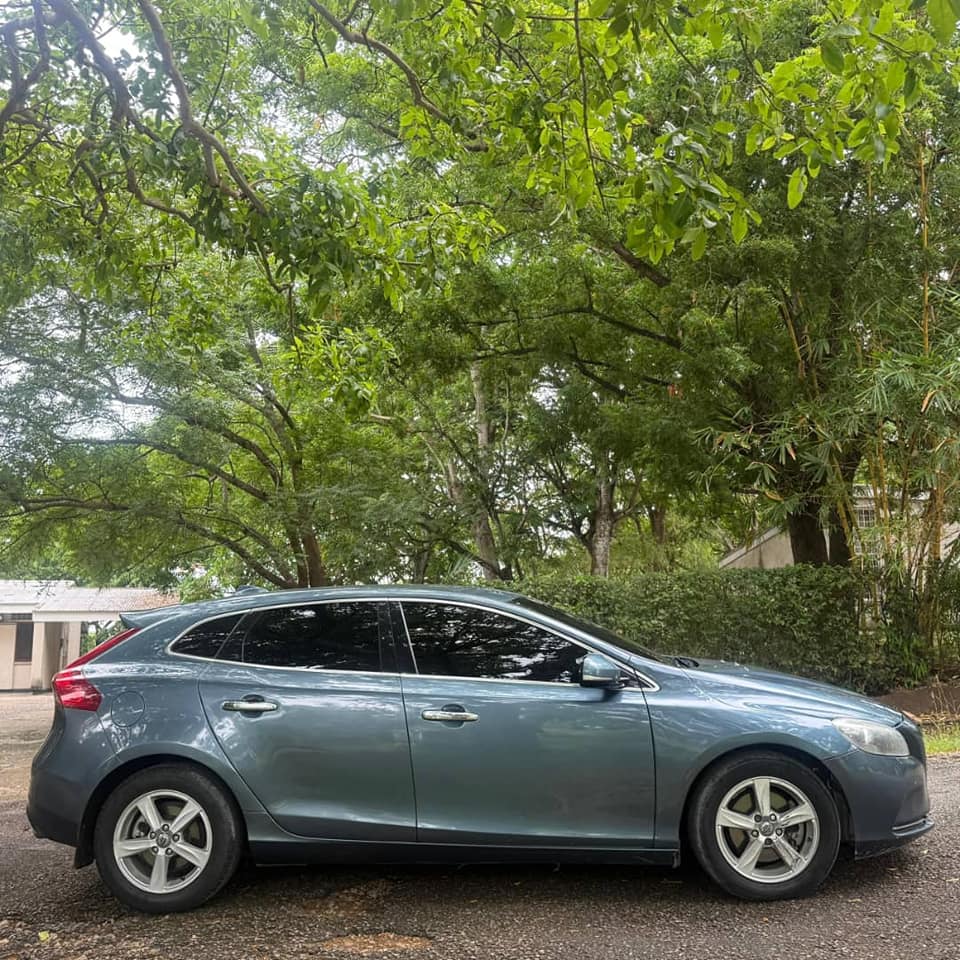 A picture of Volvo V40 Injin cc 1590 Gia automatic Full ac Ipo