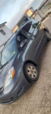A picture of Toks 2008 LE sienna 5 5 million