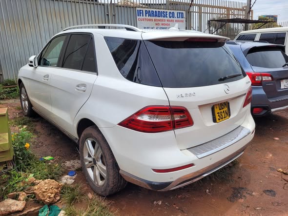 A picture of 2013 Mercedes Benz ml 350 blue tec