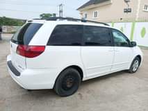 A picture of Toyota sienna 2005 used in good condition