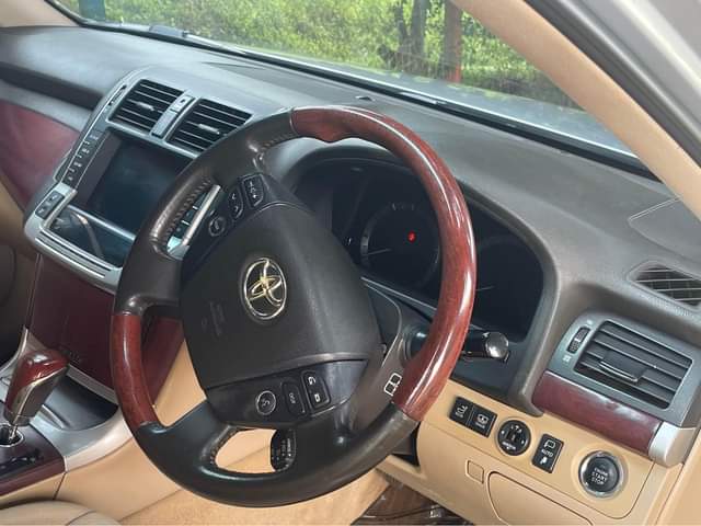 A picture of Toyota Crown