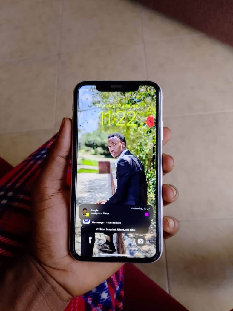 A picture of IPHONE XR