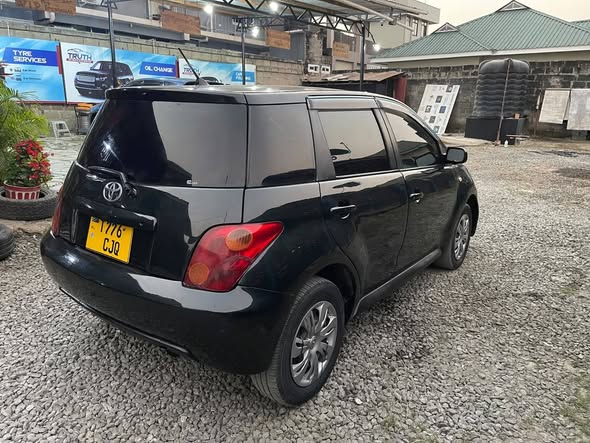 A picture of TOYOTA IST