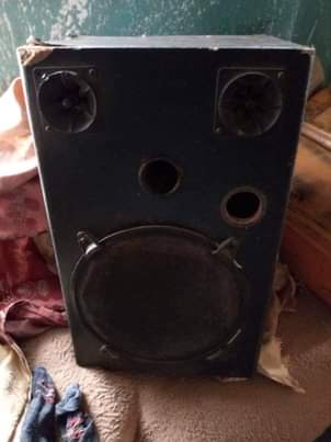A picture of Tv DVD speakers with home theater