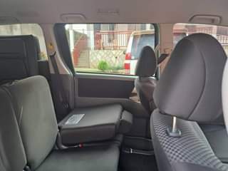 A picture of 2009 Toyota Noah 4 wheel