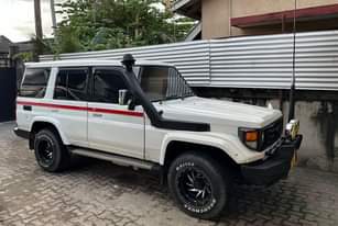 A picture of Landcruza zx gari imefugwa ikafugika Injin 1hz diesel Gia manyu