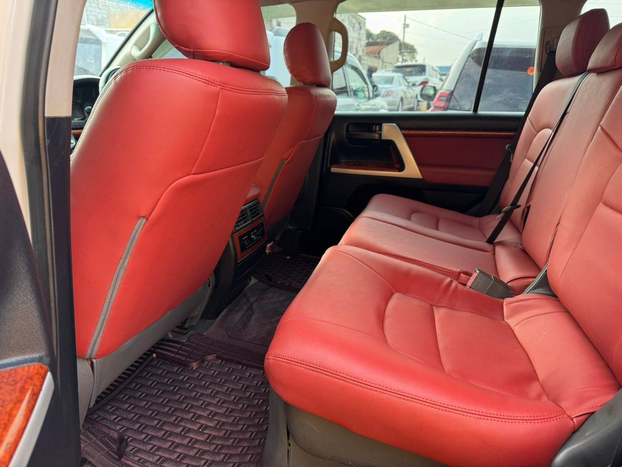 A picture of Land Cruiser V8