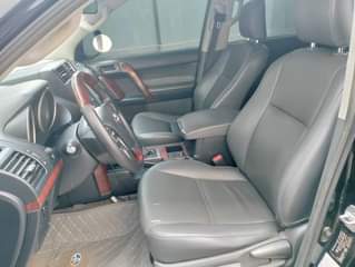 A picture of Land cruiser Prado 2012