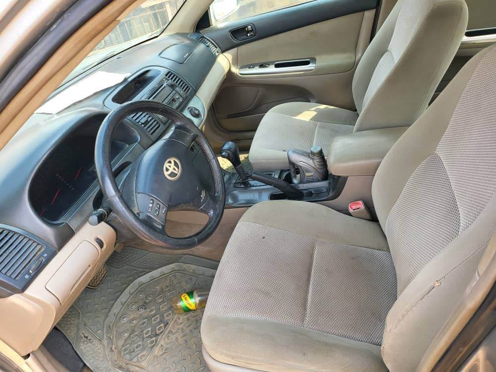 A picture of TOYOTA CAMRY 2005