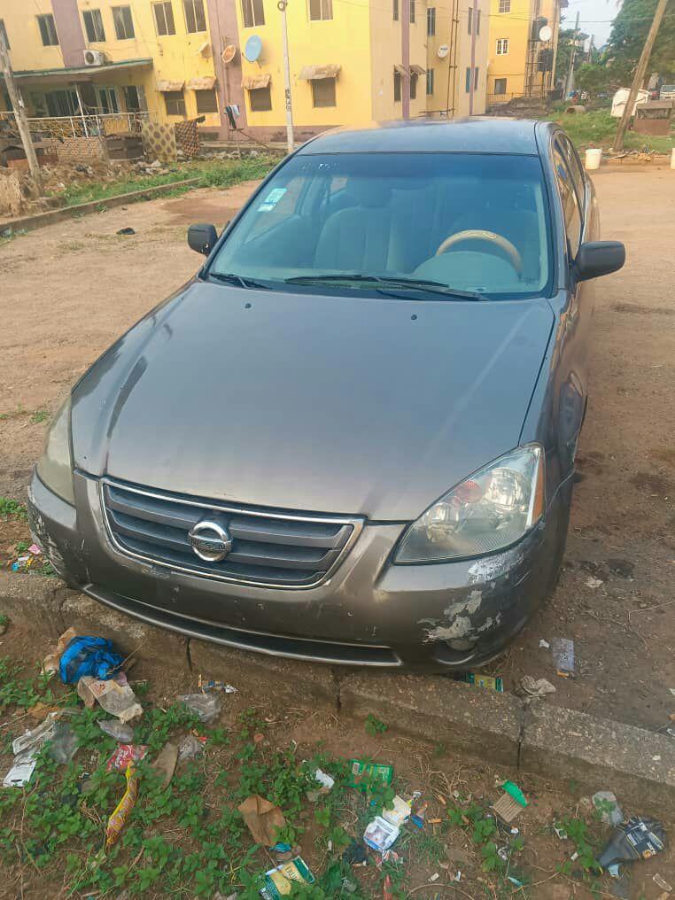 A picture of Nissan Altima SL 04