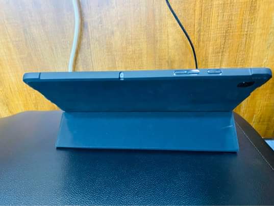 A picture of Samsung galaxy tab a7 64 gb with simcard slot at