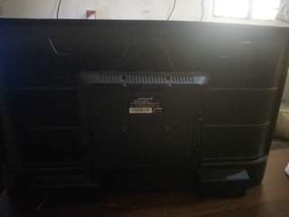 A picture of Broken screen 32 inch tv