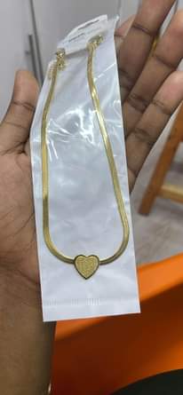 A picture of Cheni za gold