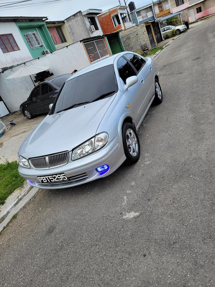 nissan almera