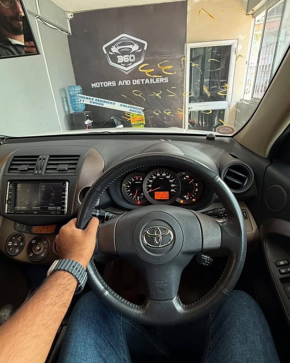 A picture of Toyota Vanguard 240S 7 seats on for sale 