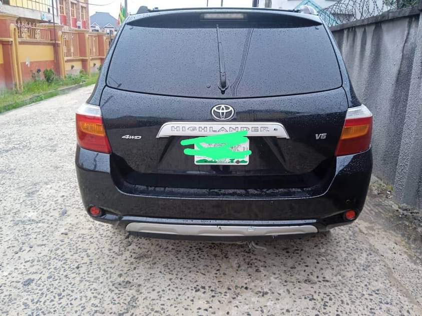 A picture of 2008 Toyota Highlander neatly flashed with no filler AC chilling