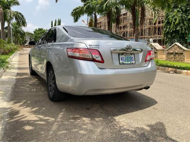 A picture of Toks standard 2011 Toyota Camry xle first body with untempered