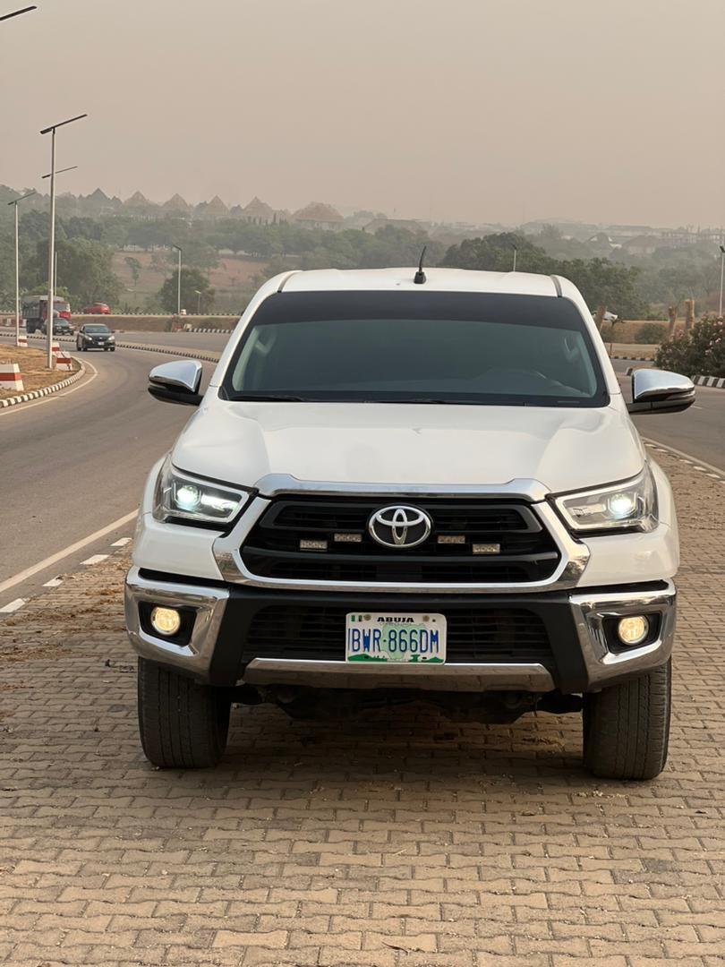 A picture of Toyota hilux 2023