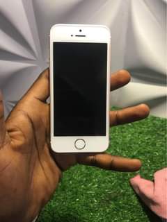 A picture of iPhone SE