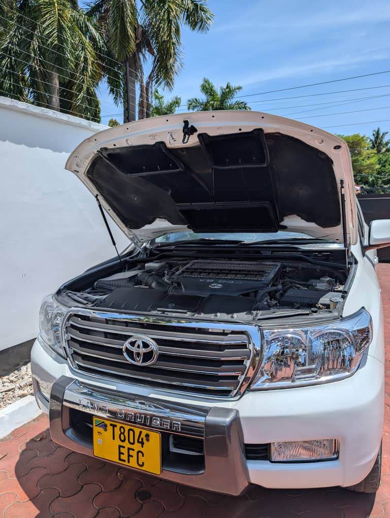 A picture of Toyota landcruizer .year 2011 Manuer transmistion Bei 110milion Call 0759181814