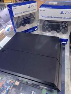 A picture of PS4 FULL SET SLIGHTLY USED BUT STILL PERFECT
