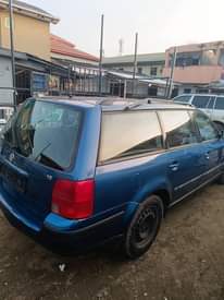 A picture of Volkswagen passat 2005