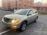 A picture of This is extremely clean lexus rx330 2005 model freshly bath