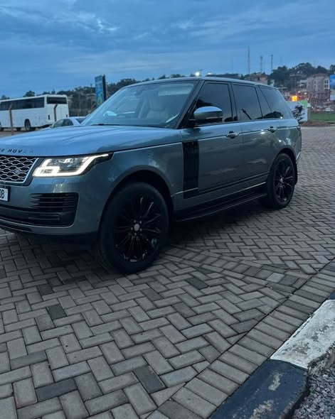 A picture of Range Rover Vogue 2019 160m