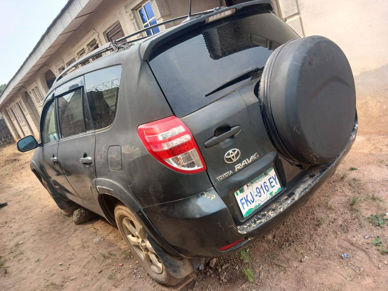 A picture of First body Toyota Rav4 V6 2011 with a sound engine