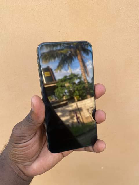 A picture of iPhone X Storage 64GB Face ID Price 200 000 Piga