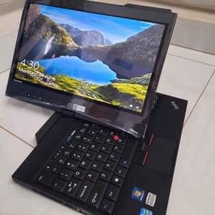 A picture of toshiba x1220 tablet