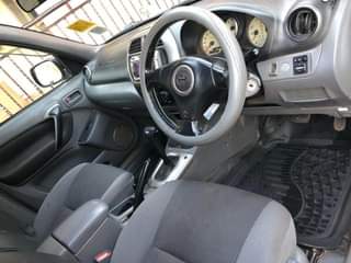 A picture of Toyota RAV4 2004