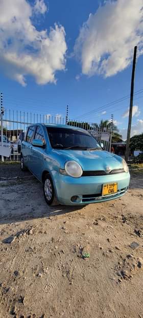 A picture of Toyota sienta 0714058883