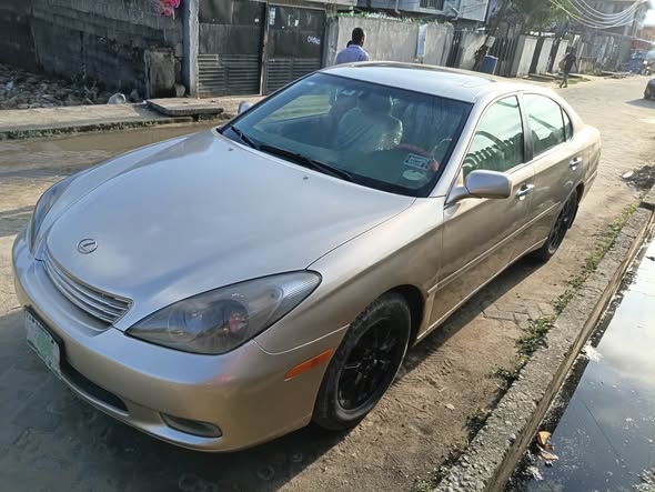 A picture of Clean registered but barely used 2003 Lexus ES300