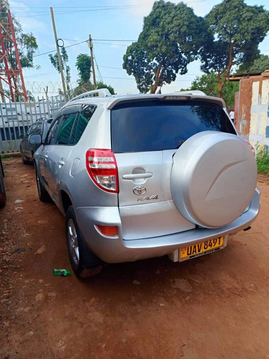 A picture of Rav4 2008