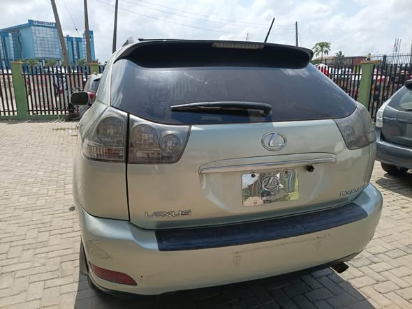 A picture of 2005 Lexus rx330