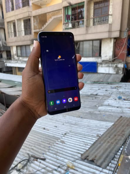 A picture of Samsung S8 storage 64gb Original display Full display