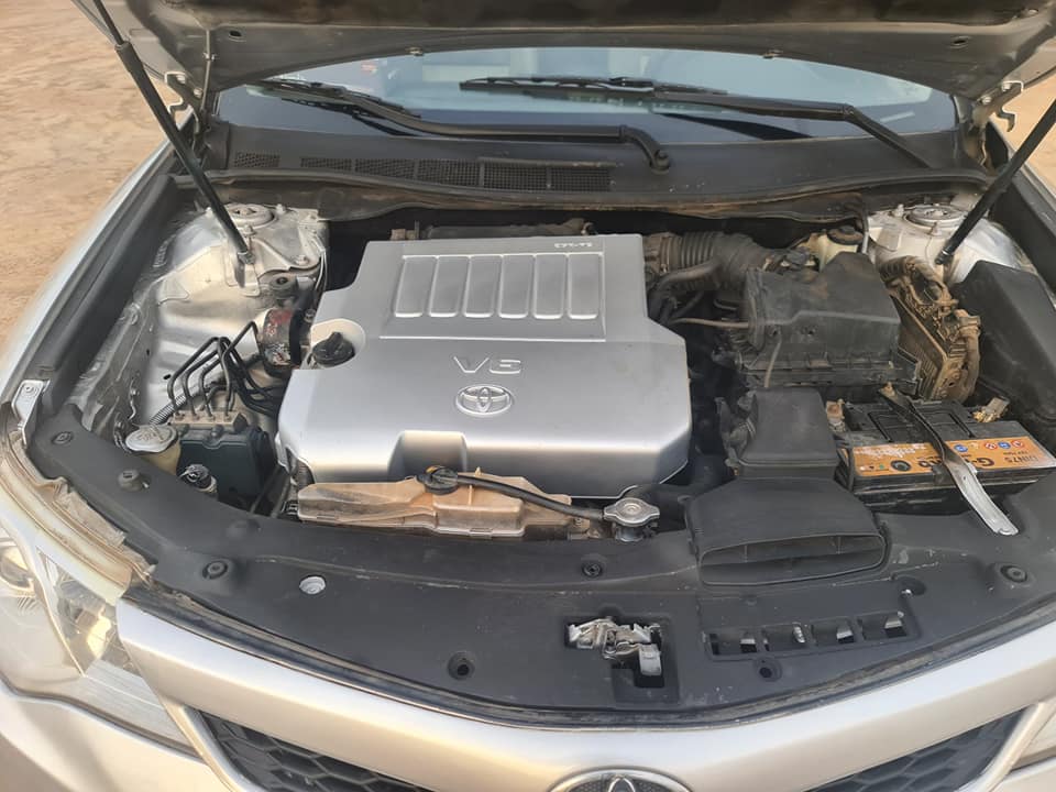 A picture of 2013 camry xle distress Keyless full length option