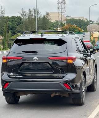 A picture of Toyota Highlander 2021 foreign used 28k mileage Price 50M Everything