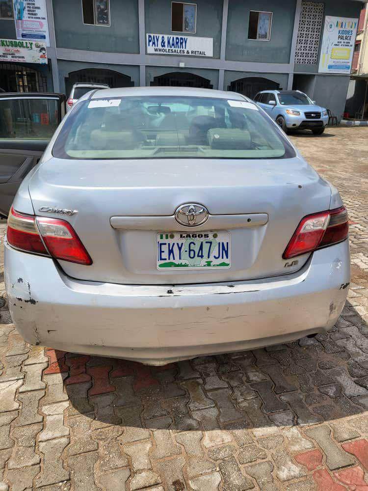 A picture of Toyota Camry 08