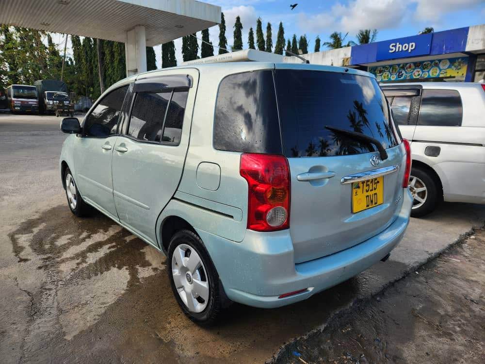 A picture of toyota raum