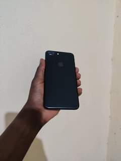 A picture of iPhone 7 Plus 32gb